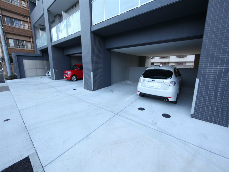 エスフィオーレ 駐車場