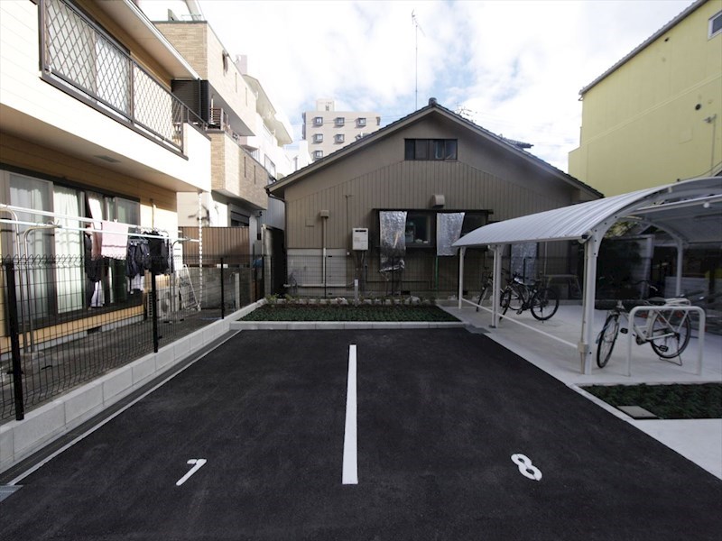 ルシェル大曽根 駐車場
