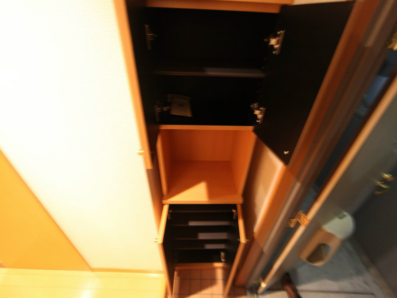 センチュリーパーク八熊 玄関