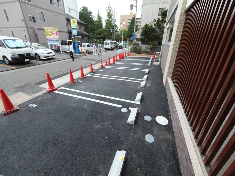 アビタシオン今池パルク 駐車場