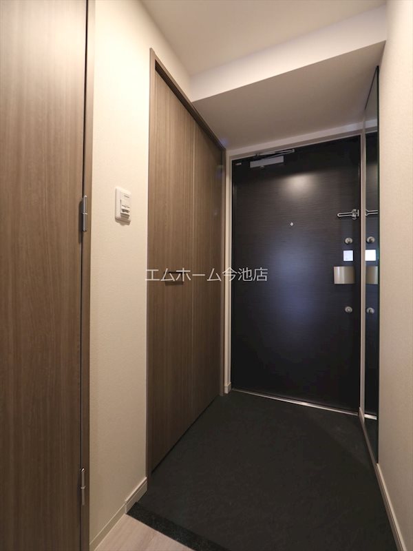 プレサンスTHE新栄 玄関