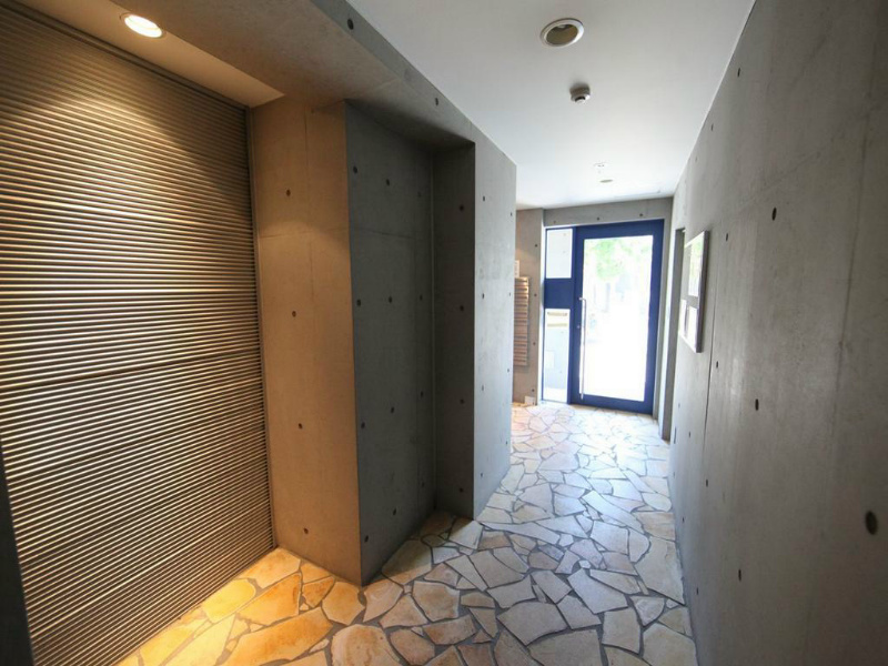 HILL HOUSE 3（ヒルハウススリー） エントランス