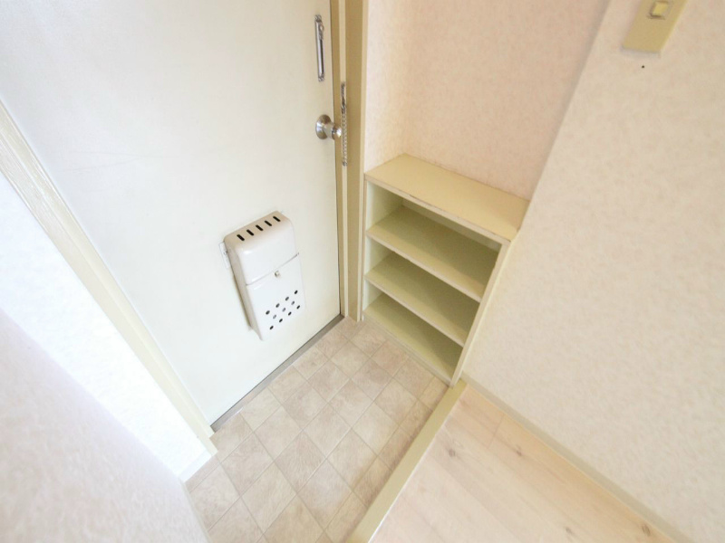 岩井橋ロイヤルハイツ 玄関