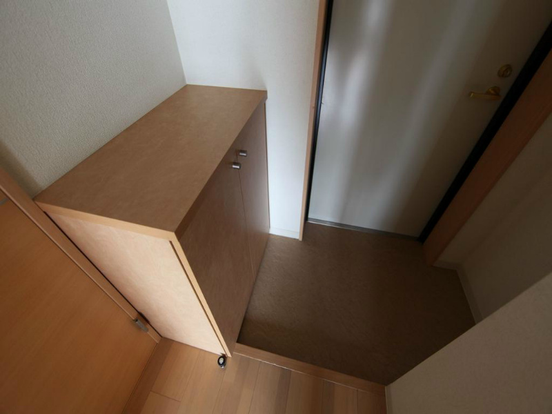 アースヒル東白壁 玄関