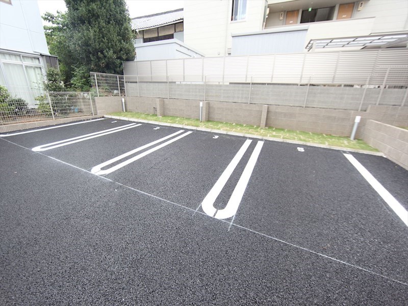 グランドール千種 駐車場