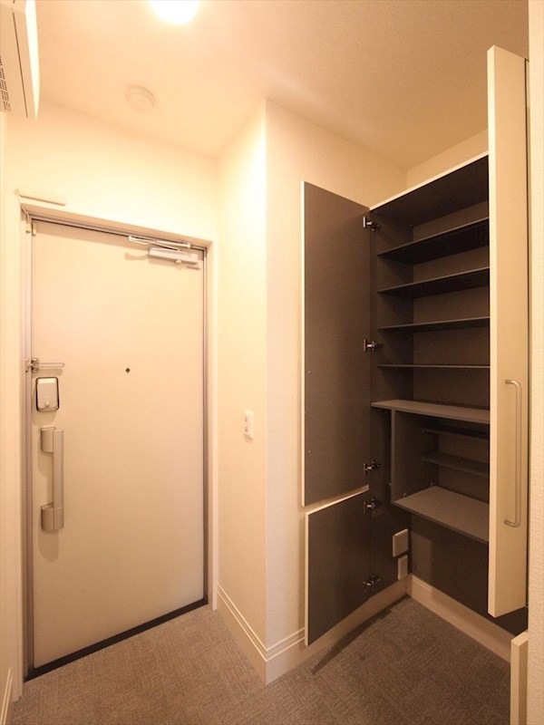 D-room黄金 玄関
