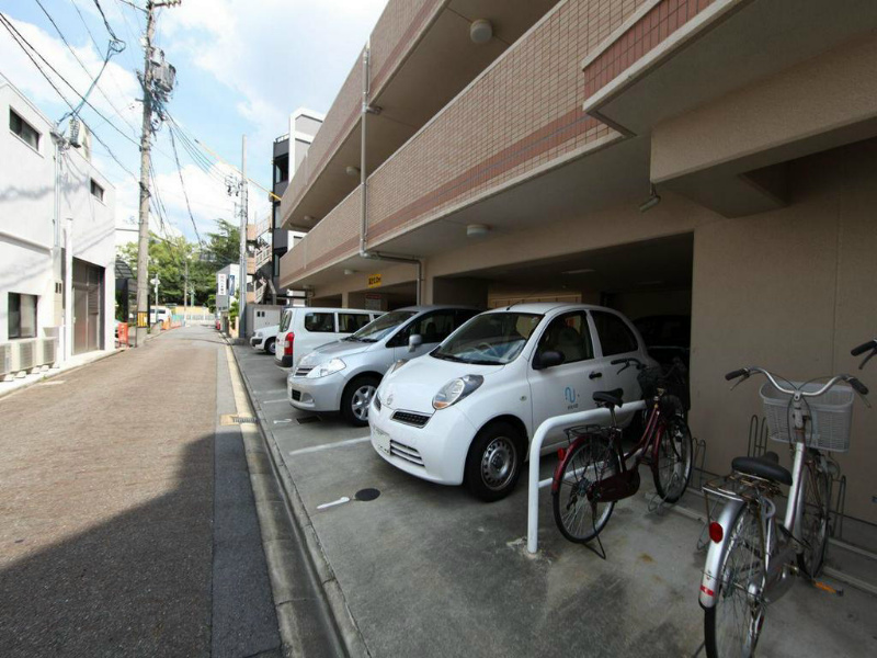 エスポアール千種 駐車場
