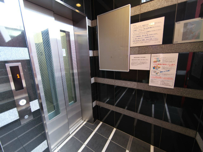 リヴシティ栄弐番館 エントランス