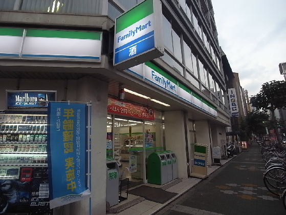 プレサンスＳＡＫＡＥフロント コンビニ