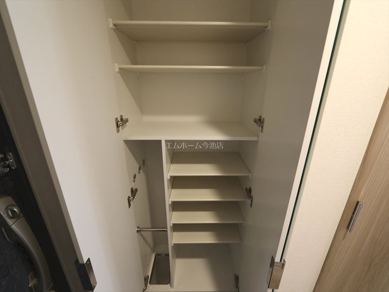 プレサンスTHE高岳 玄関