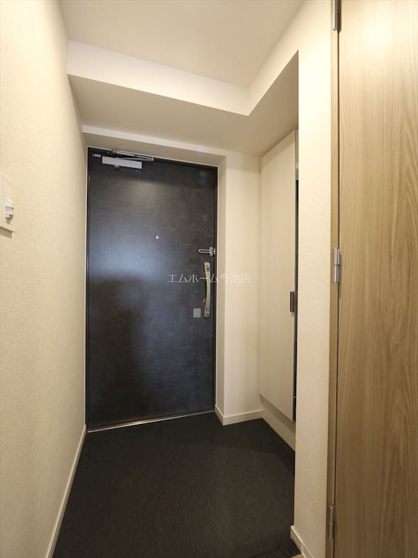 プレサンスTHE高岳 玄関