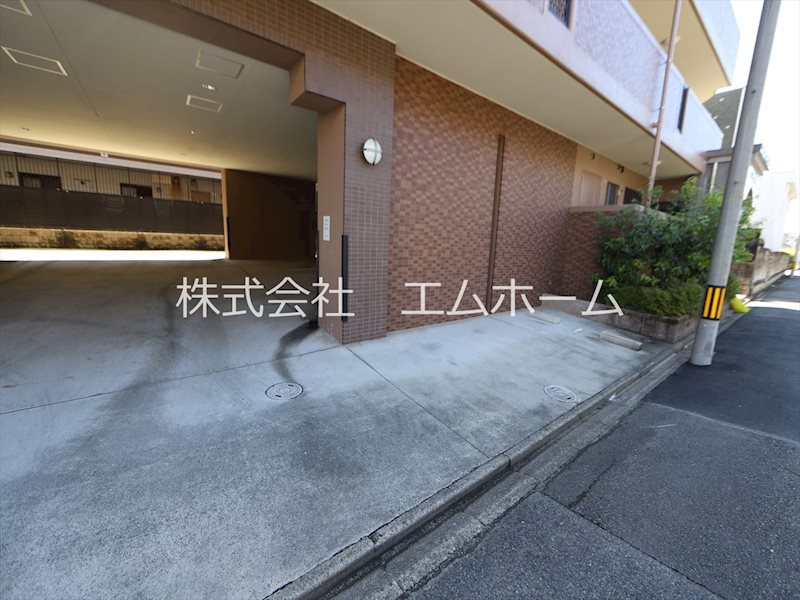 ジャルダン新栄 駐車場