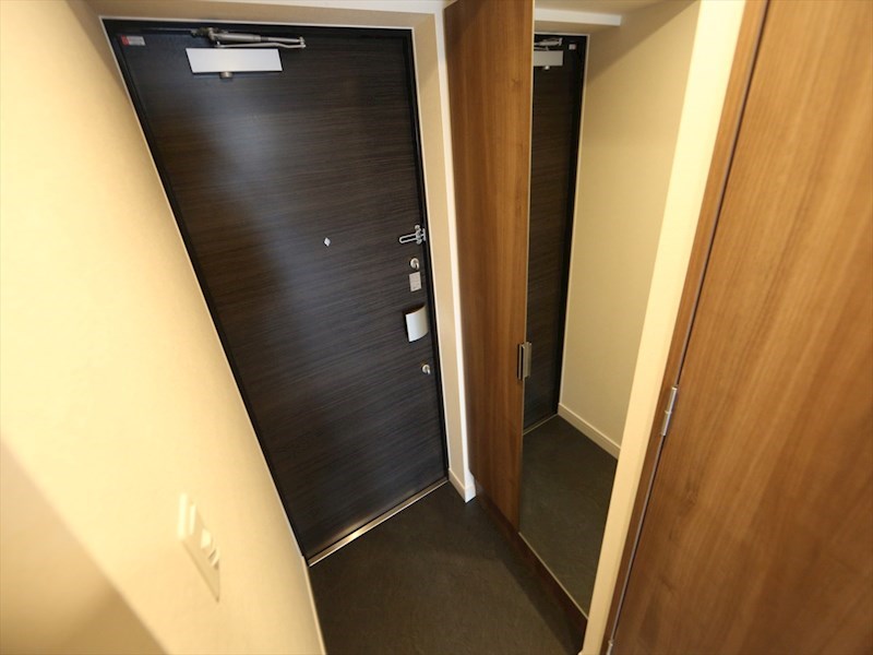 プレサンス上前津プレス 玄関