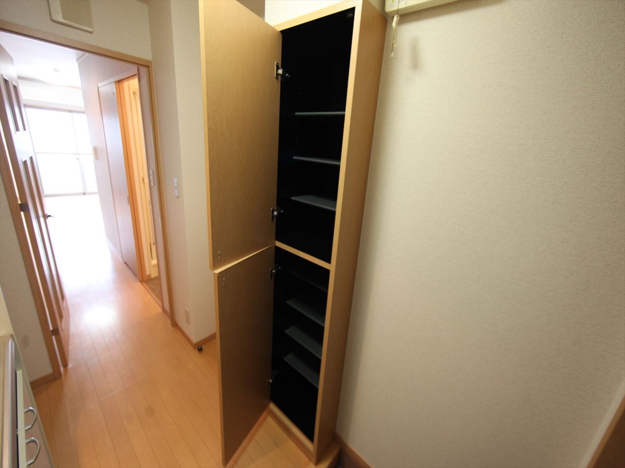 本州守山ビル 玄関