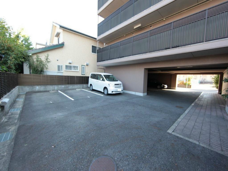 シェソワ駒方 駐車場