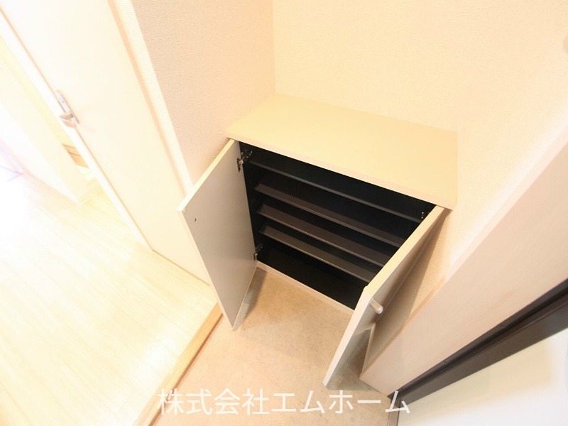 リアライズ黄金 玄関