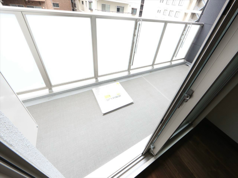 プレサンスロジェ泉 ベランダ