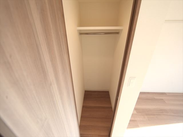 プレサンスジェネ千種内山II 収納