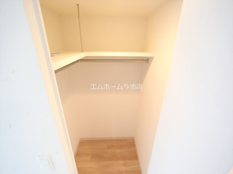 プレサンスジェネ葵 収納
