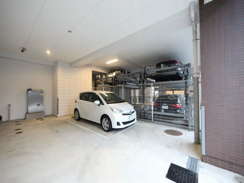 グラヴィス鶴舞 駐車場