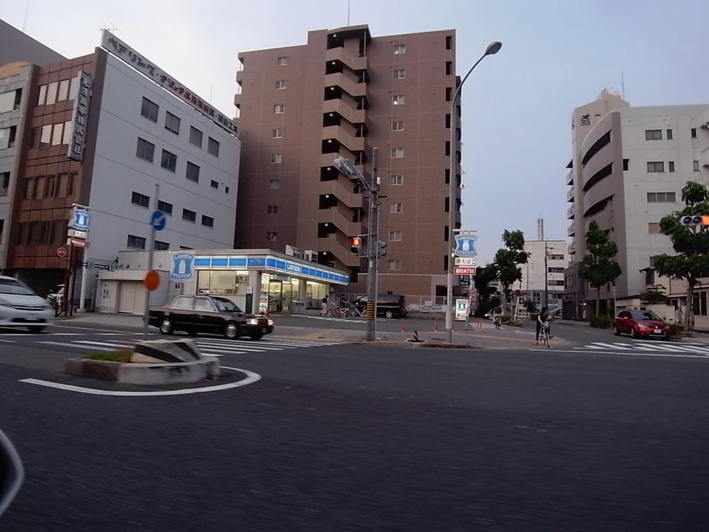 プレサンス上前津グレース コンビニ