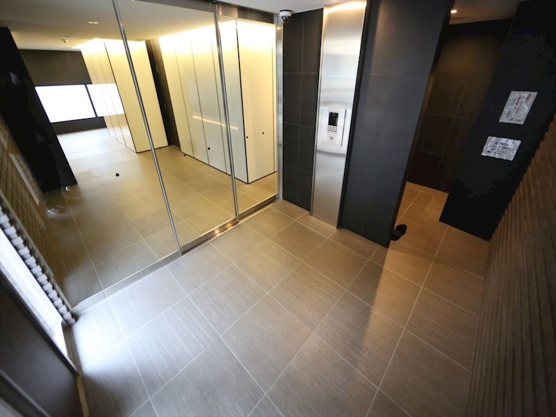 ラトゥール代官町ＷＥＳＴ エントランス