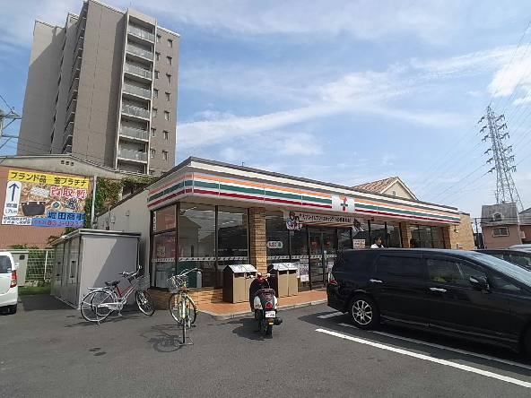 YATOMIDORI　RISE（弥富通ライズ） コンビニ