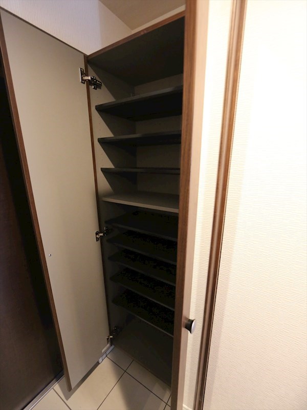 アレーヌコート金山 玄関