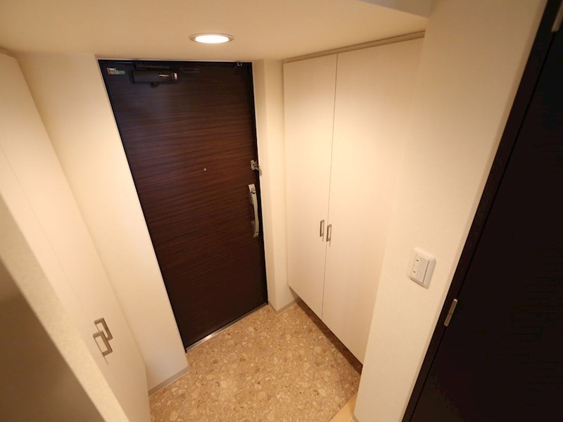 エルスタンザ徳川 玄関