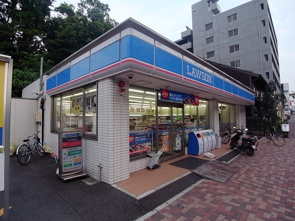 Ｌａ　Ｄｏｕｃｅｕｒ山王 コンビニ
