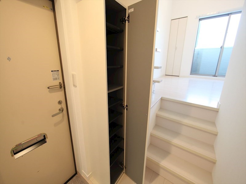 フォルクローレ名駅西 玄関