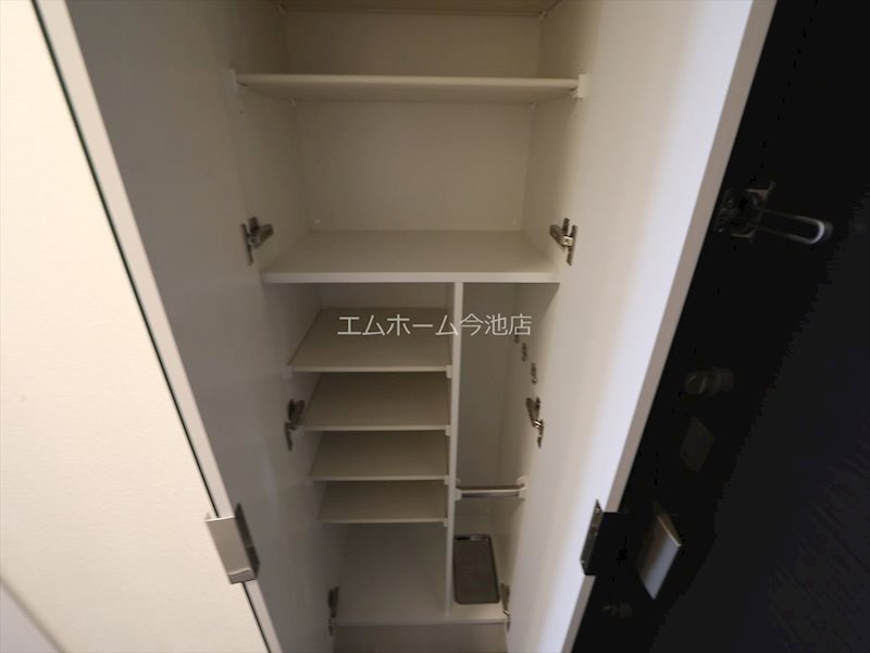 プレサンスTHE新栄 玄関