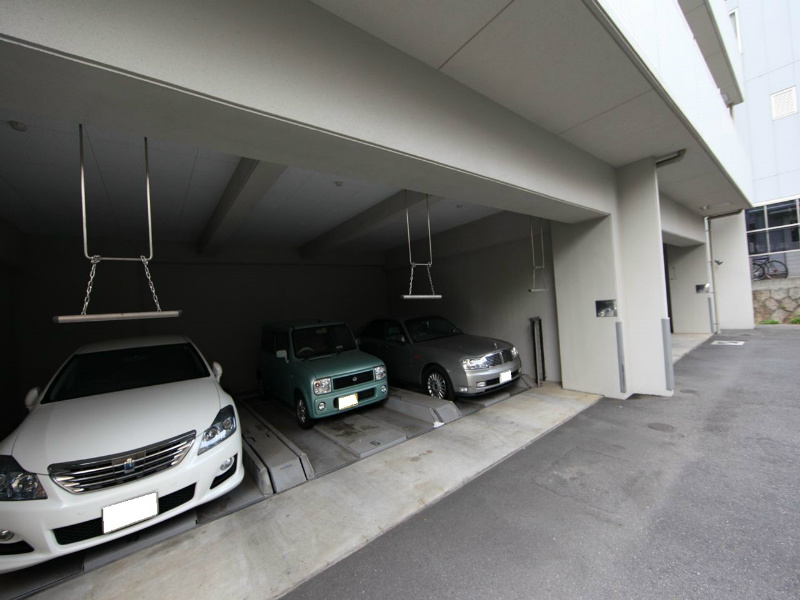 マイアトリア栄 駐車場