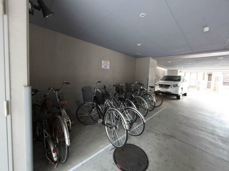 アルカサール 駐車場