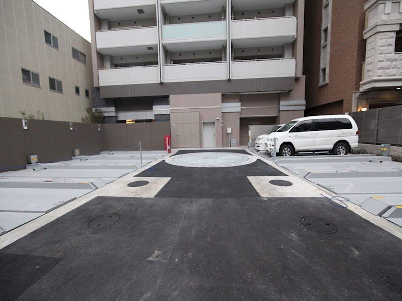 プラウド泉 駐車場