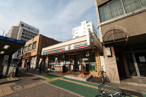 レジデンス上前津スクエア コンビニ