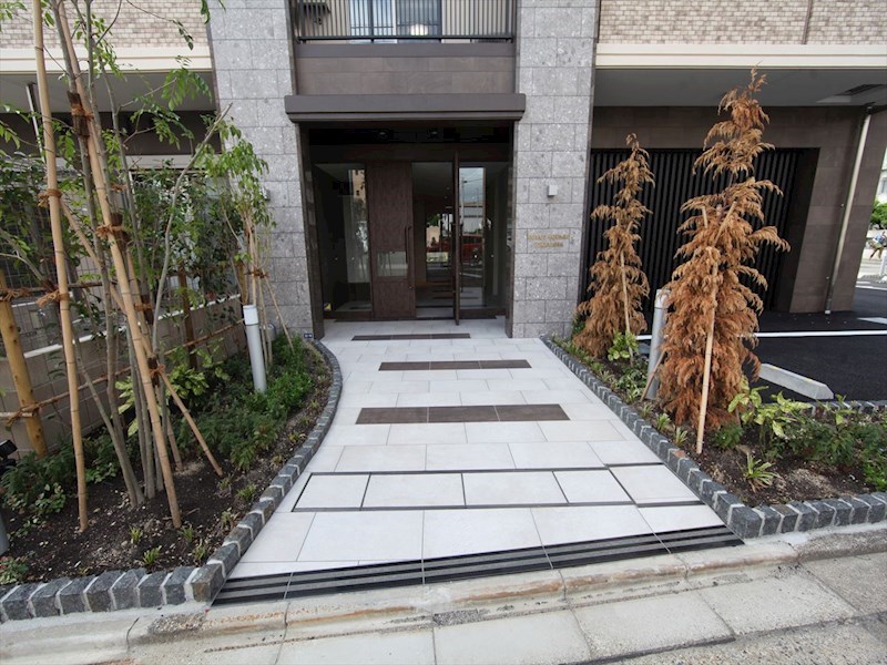 ロイヤルスクエア徳川 エントランス
