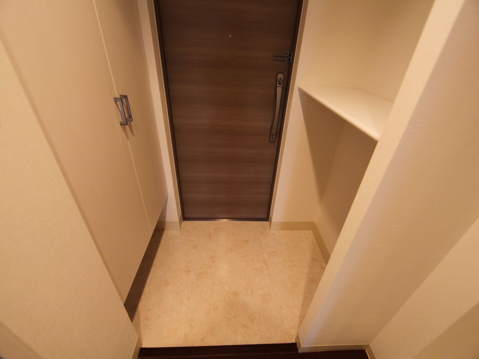 フローラル東別院 玄関