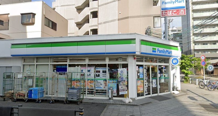 チェルトヴィータ コンビニ