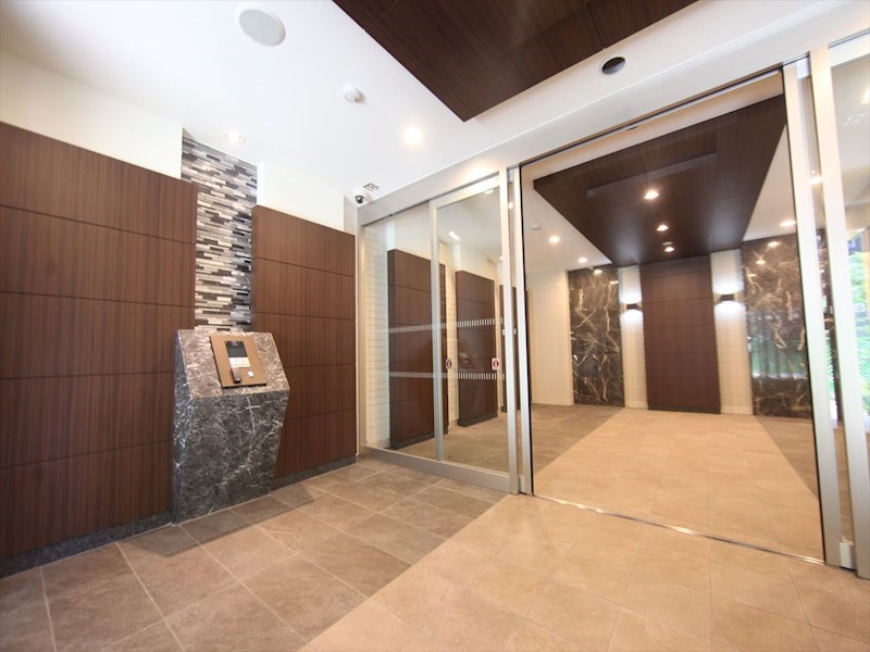 プレサンスジェネ千種内山 エントランス