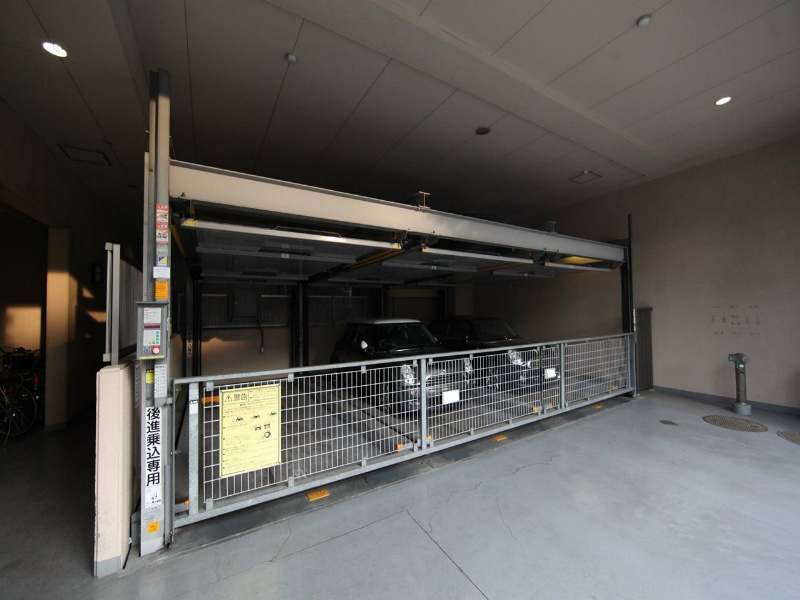 プレサンス鶴舞駅前ブリリアント 駐車場
