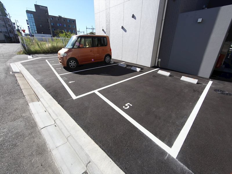 プログレッソ八田 駐車場