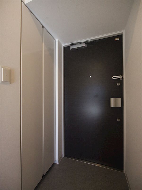 プログレッソ八田 玄関