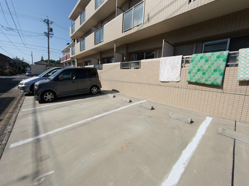 クレール高道町 駐車場