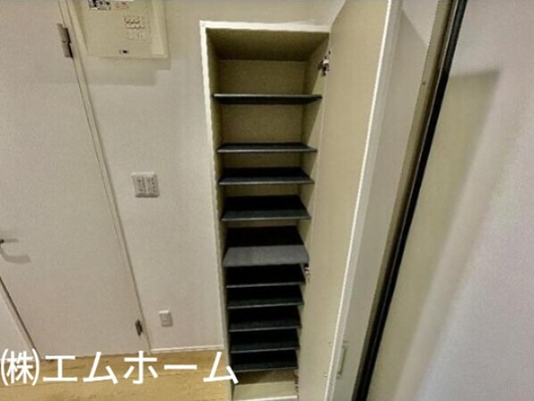アヴニール金山 玄関