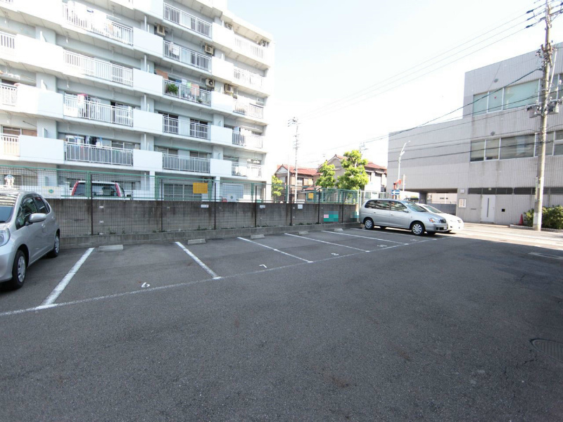 エスタシオン御器所 駐車場