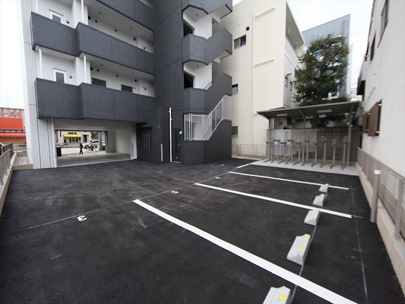 シャルール 駐車場