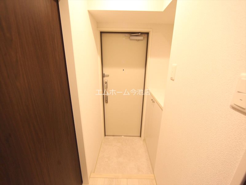 シャルール 玄関