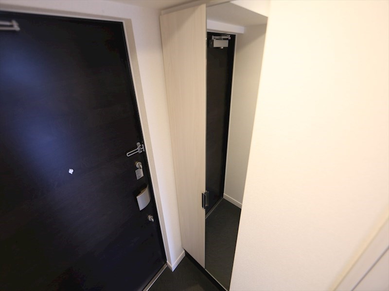 プレサンス広小路通葵 玄関