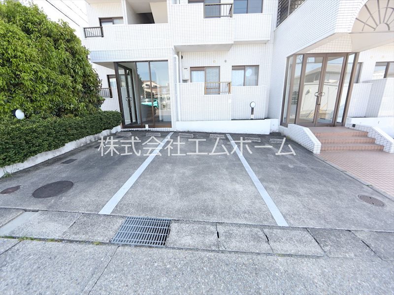 サンホワイト植田 駐車場